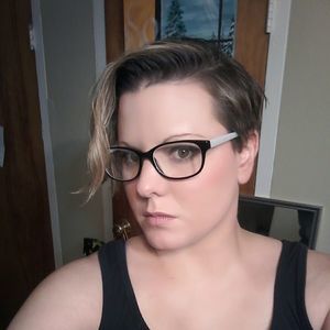 Meet your Posher, Crystal